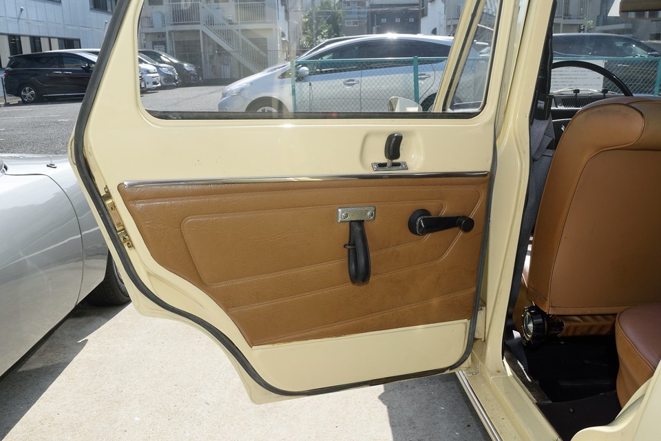 4 vs 6　取っ手が付いてる時点で6の勝ち～！（笑）