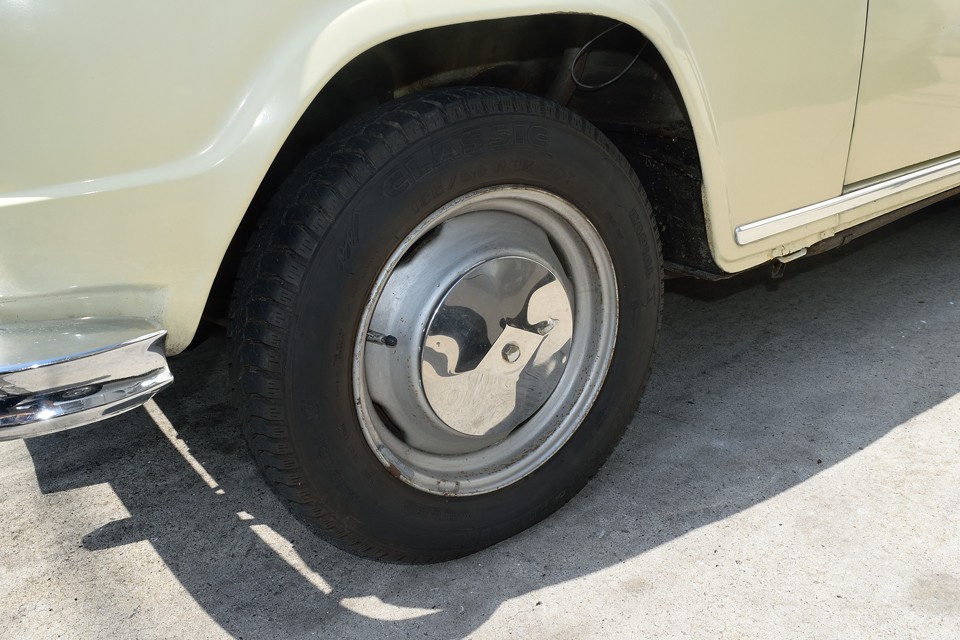 気付きました？ホイールキャップにルノーの菱形が・・・隠しコマンドかっ！