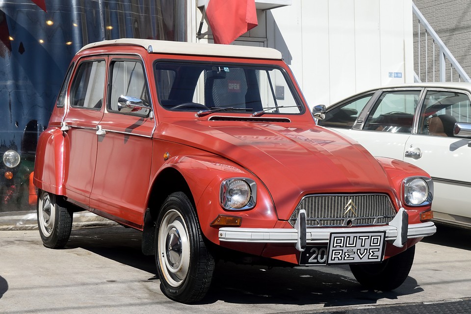 1973（昭和48）年式　シトロエン・ディアーヌ6！希少な右ハンドル！2CVが立派な成人になりました！的な・・・。