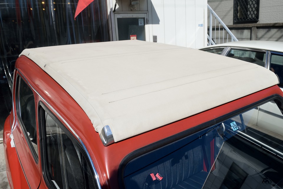 汚れが目立つはずの白っぽい生地の幌ですが、この状態です。もちろん破れはありません。