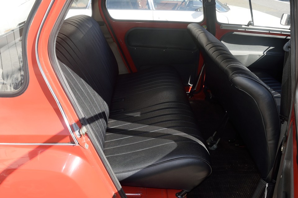 リアシートに至っては、ほとんど使用感ありません！