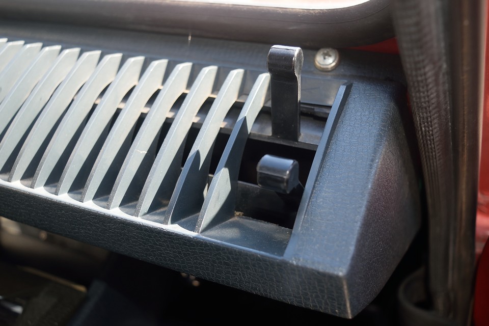 上下方向の風向と風量が調整出来るスグレ物！これ考えた人・・・頭いい～！