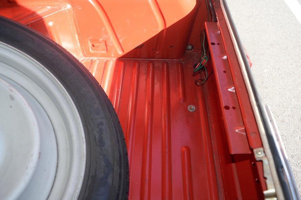 錆びやすいトランクの端っこもこの通り！ボディ全体にわたって気になるほどのサビらしいサビは見受けられません！ステキィ～！