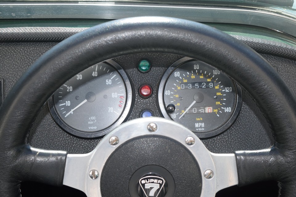 なんとこれ、実走行です。確かにそれほど走行距離の多くなる車種ではありませんが、それにしてもこれは希少！