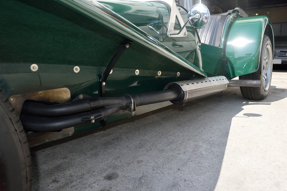 文字通り「刺激的！」なサウンドを奏でる野性的なエキゾースト！耳に残る音では無く、腹に響く音！