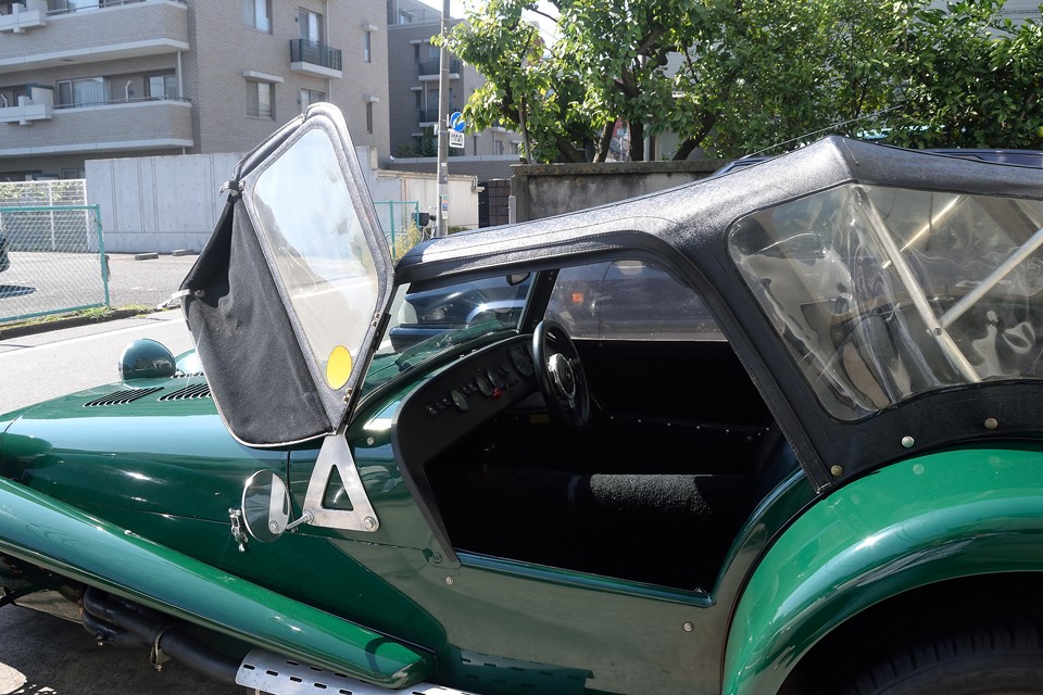 「これで乗り降り出来るの？」なんて疑問はさておいて・・・（笑）