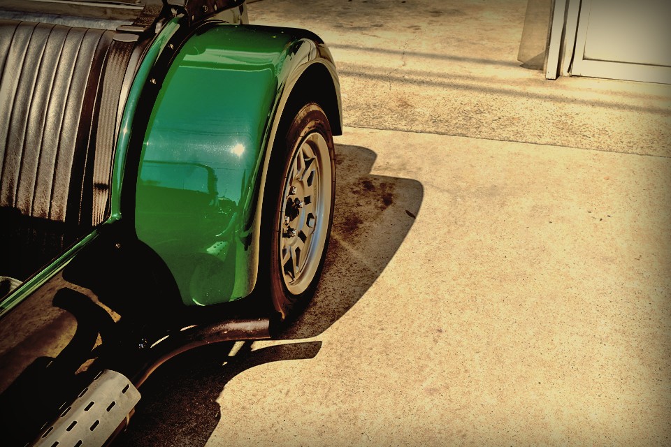 ホーンジーのトッテナム通りの雑踏から、エドモントンの水面を渡るさわやかな風を感じ、ハートフォードシャーのワインディングのスキール音と伴に・・・。