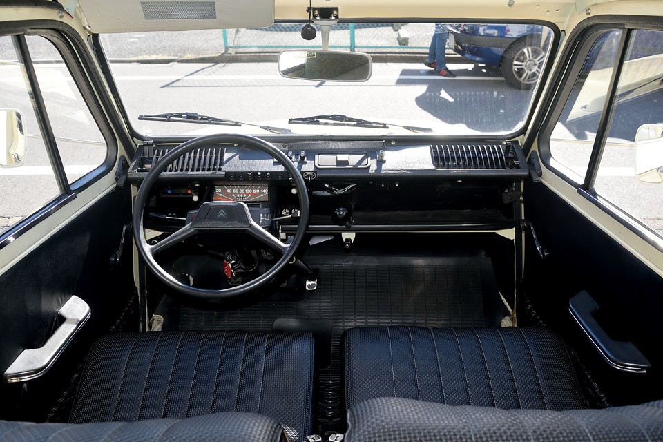 ほんわかと揺られながら、この窓から眺める景色は格別でしょうね。