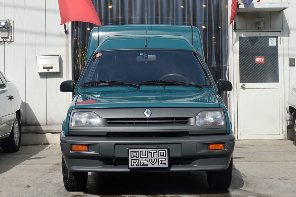 フェーズ1の素朴なフロントマスクもいいですが、このフェーズ2の端正なイケメン顔もいいですねぇ。