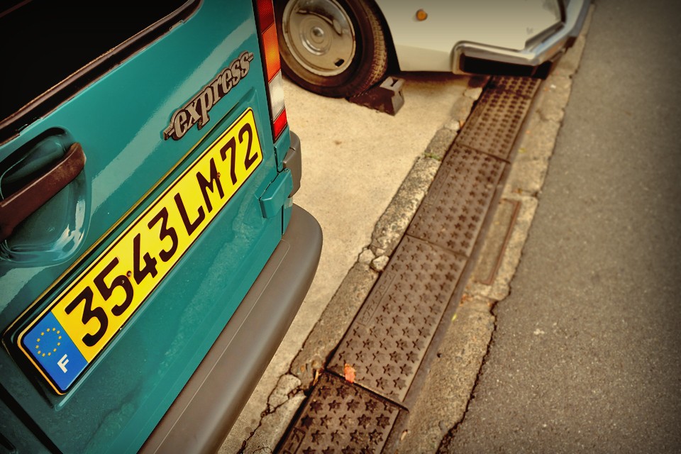 空気抵抗さえ無視した合理性、美しさをも超越した強烈な個性・・・。