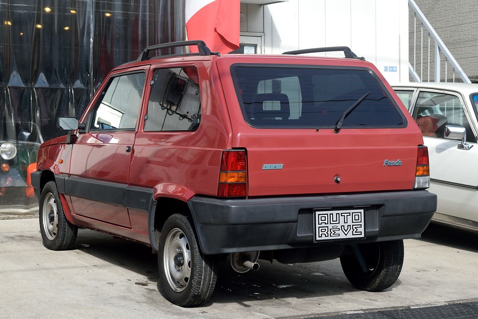 エンジンは900ccですが、1100ccと比べても楽しさに遜色なし！むしろ排気量は小さい方がパンダ本来のコンセプトに近いのではないかと・・・。