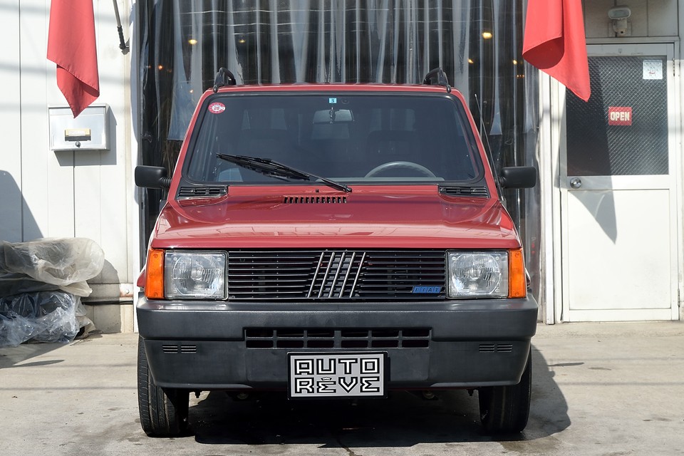 人気の旧デザインのグリルに変わってるのに気付いた貴方！エライ！やっぱパンダはこの顔がしっくりきますね。