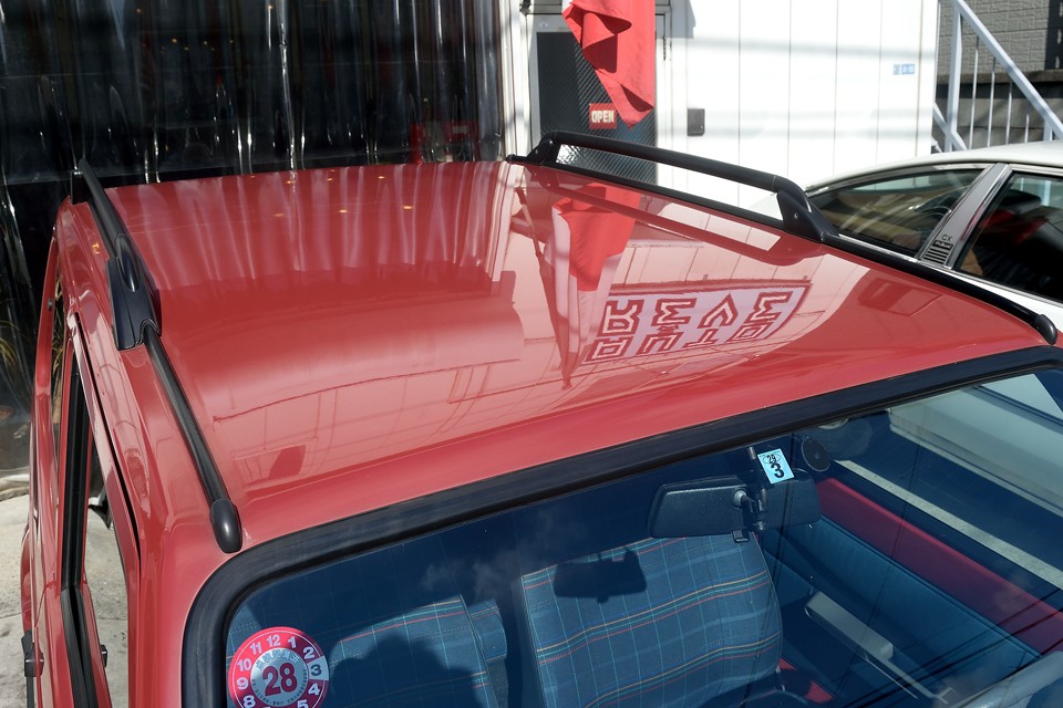 もちろんルーフの塗装もGOOD！キャンバストップではありませんが、維持費や剛性、雨漏りの心配なんかを考えるとメタルルーフは◎！