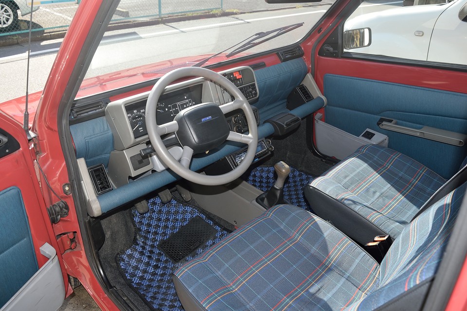 しかも安心のMT車！900cc、OHVエンジンとの相性もあり、パンダのMTはとっても素直で扱いやすいので、MT好きはもちろん、MT入門用にもおススメ！