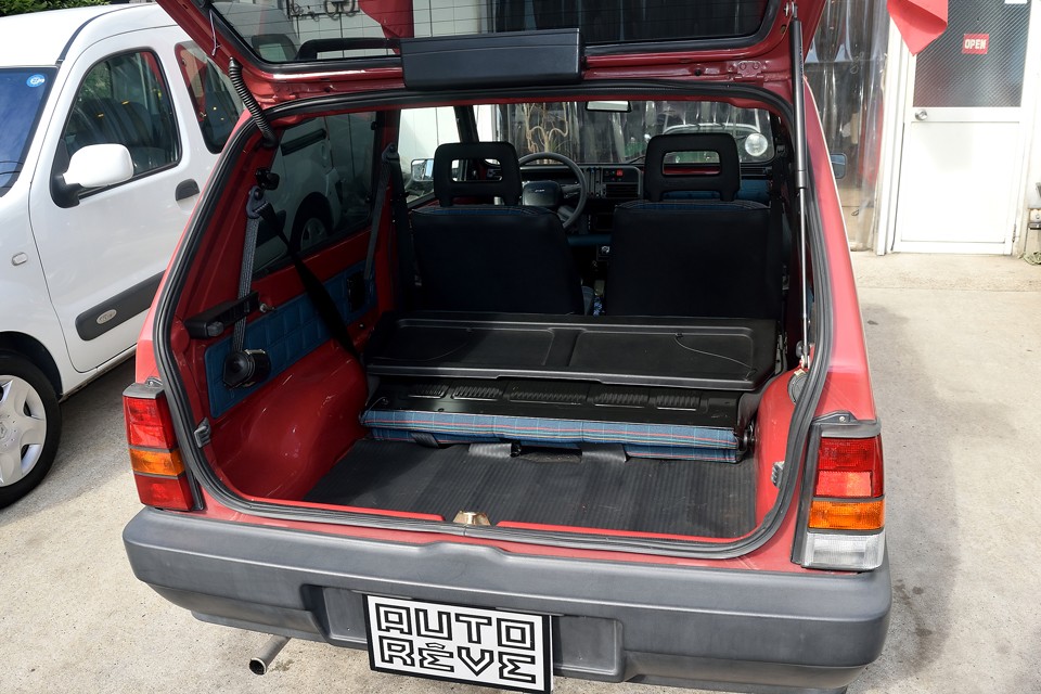 更にワンタッチでシートを折りたためば、このスペース！　これだけのスペースがあればスルーパス1本でゴールなのに・・・←もちろんスペース違いです（苦笑）