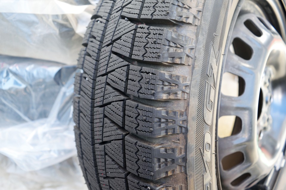 スタッドレスタイヤは、まだイボイボ状態！