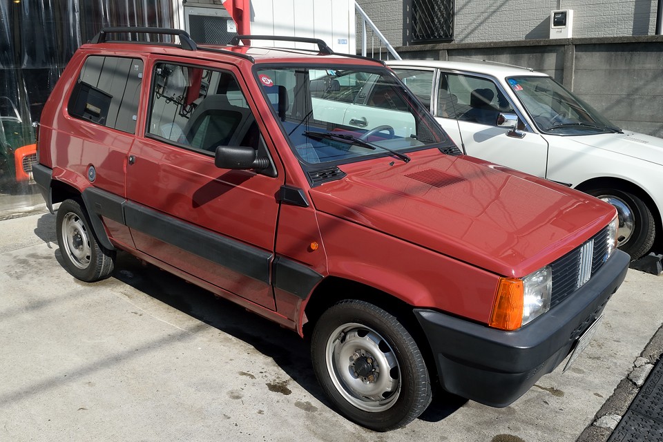 このパンダHOBBYの車重は何と720kg！1100ccの4×4（840kg）に比べて何と120kg、1100super（770kg）と比べても50kgも軽量！