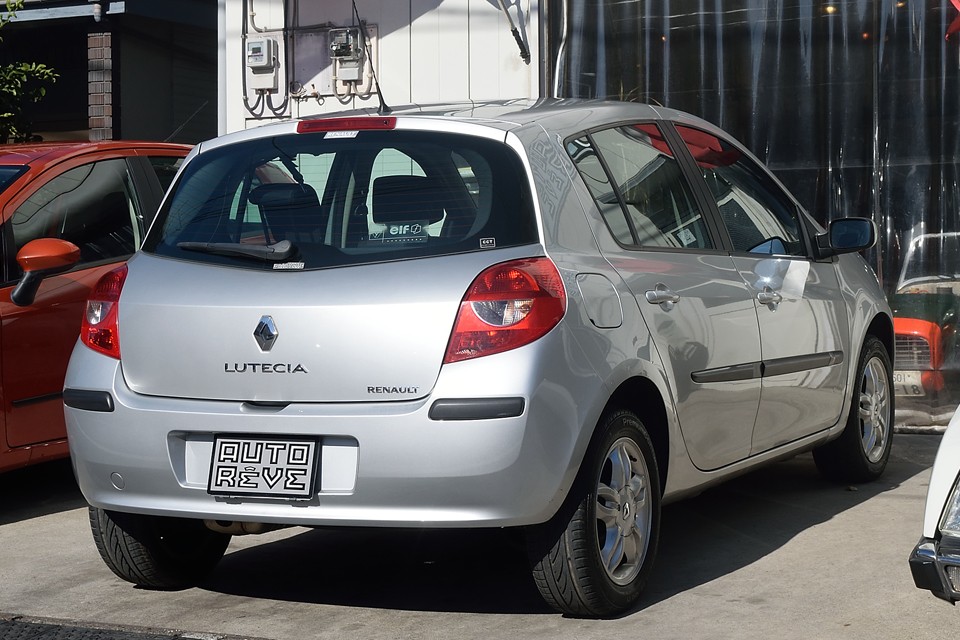 本車両は走行1.9万ｋｍ！車検は平成29年11月までとタ～ップリ！こんな条件の良いルーテシアあったら出てこ～い！（ホントに出て来られてもアレですが・・・笑）