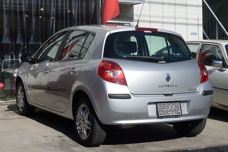 このクラスのフランス車はホント出来が良いのです！使えば使うほど肌に浸み込み、しっくり馴染む感じ！まるで「乾燥したお肌に潤いを！保湿成分タップリ配合！」みたいな・・・。