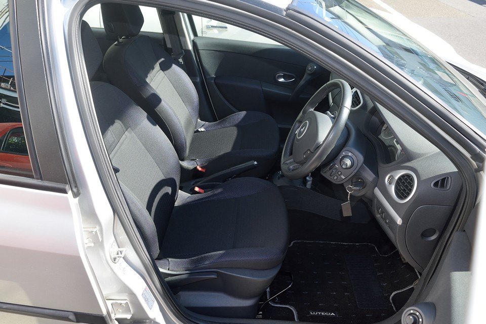 走行少ないので、使用感もほとんど感じません！もちろん破れや目立つ汚れもありません！