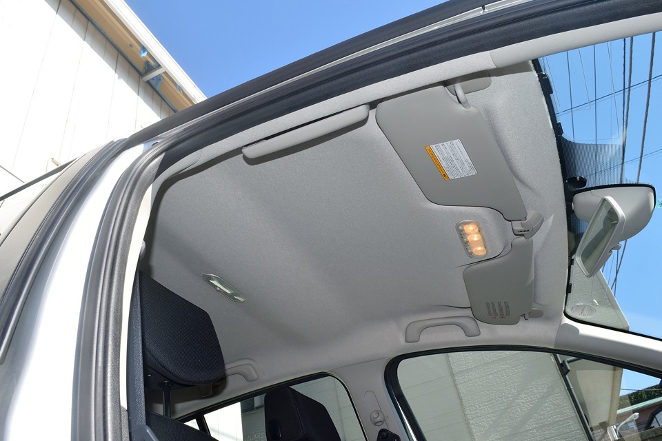 天張りも目立つ汚れ、タレはありません！タバコやペットの嫌な臭いもありませんのでご安心を！