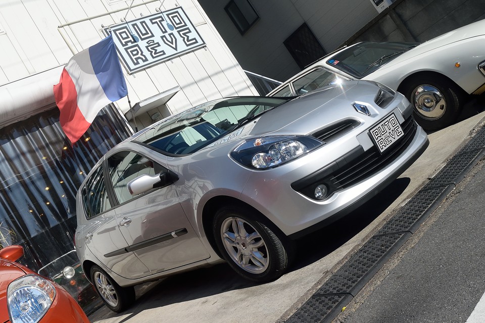 「ご用がありましたら、何なりと！」　執事ルーテシアいかがですか？