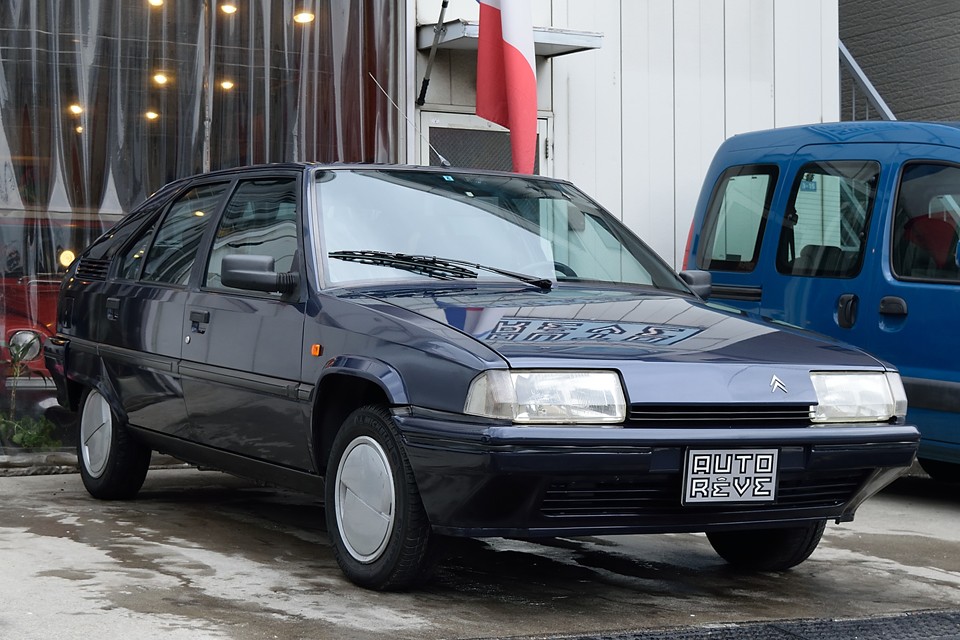 1990（平成2）年式　シトロエンBX16TZS！これが正真正銘、最終1.6Lのキャブ車！しかも左ハンドルのMT！つまりは、今買えるBXとしては現実度120％のチョ～お悩み物件（笑）なのです～！