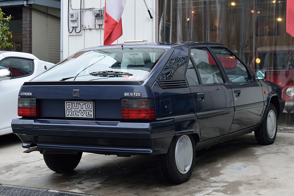 しかも、ボディといい、内装といい、もちろんエンジン、ミッション、ハイドロも完調！久々にシャキッとした感動のBXなのです！