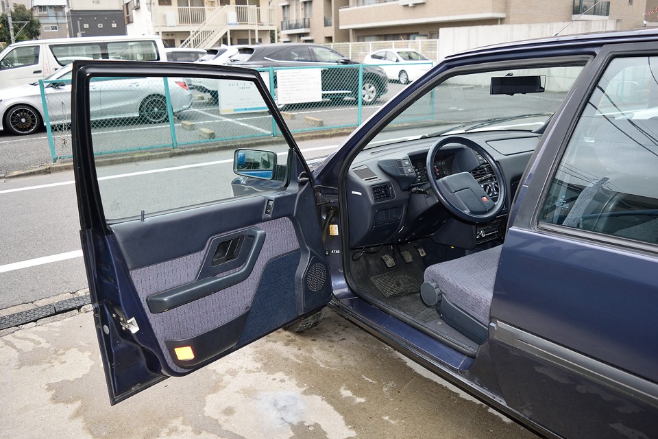 インテリアがこれまた驚愕の程度・・・どうぞ思う存分感動に打ちひしがれてください。