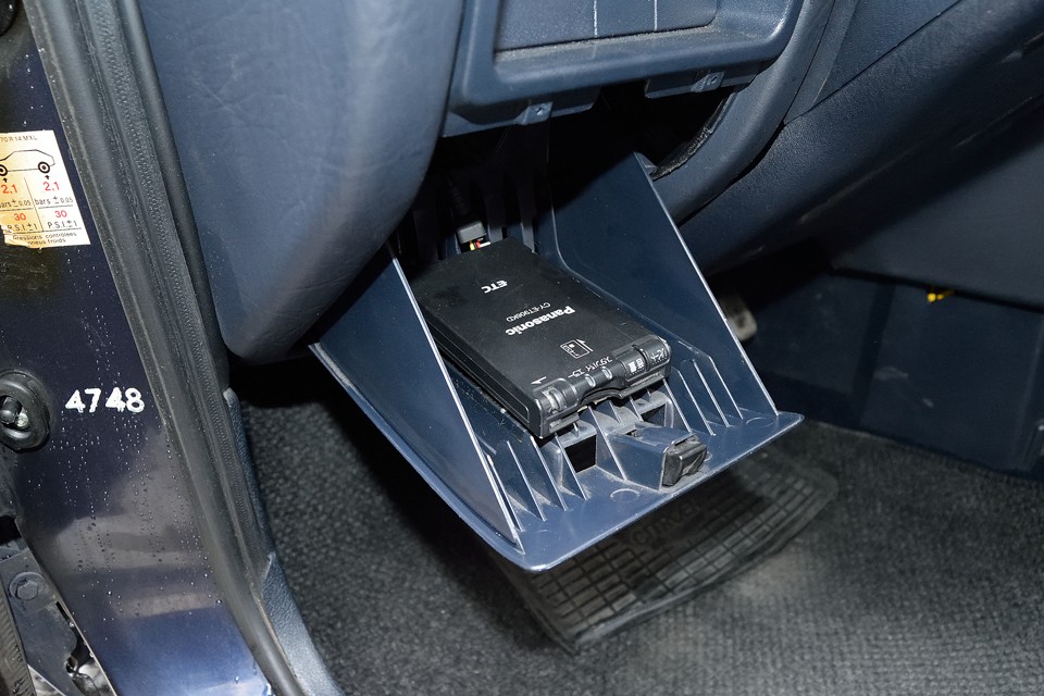 もちろんETCも装備！左ハンドルのMT車にはもはや必需品なのです！