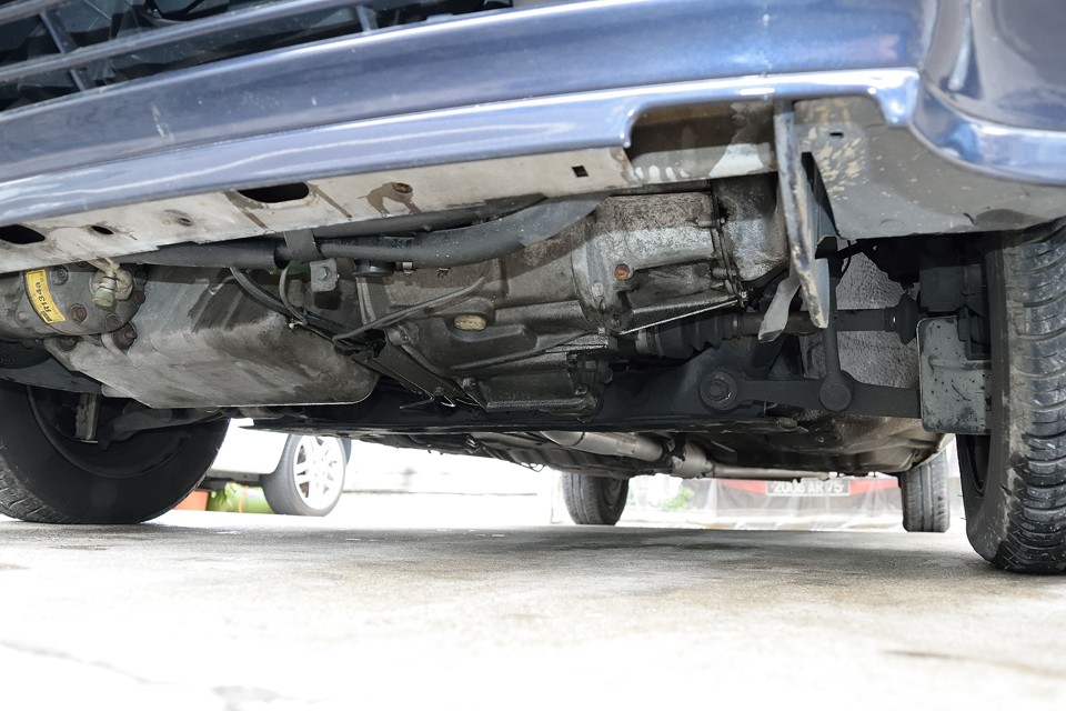 長年のオイルにじみ跡はありますが、現在、オイル漏れ、にじみはありませんのでご安心を！