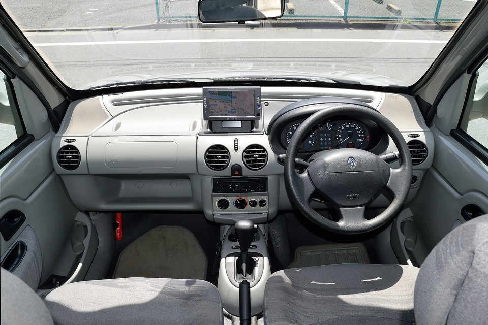 いや～、グレーとブラックによる見事なカラーコーディネートは何度見てもいい感じですねぇ～。これはもう作品に近いのではないかと・・・。