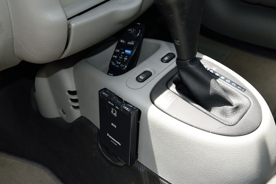 パナソニック製音声案内式のETCも装備！あとから付けると結構な金額ですから、付いているに越したことはないのです。