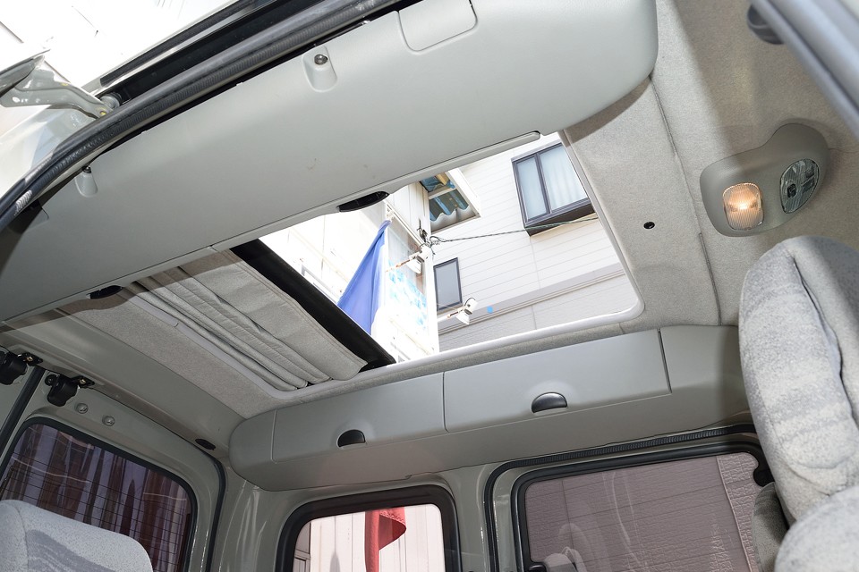 う～ん、でもそれってダウングレードでは・・・いやいや、音楽の世界だってデジタル全盛の現在でも、アナログＬＰ盤の方が温かみがあって、柔らかい音の中にデジタルでは伝わらない音が云々・・・はいはい。（笑）