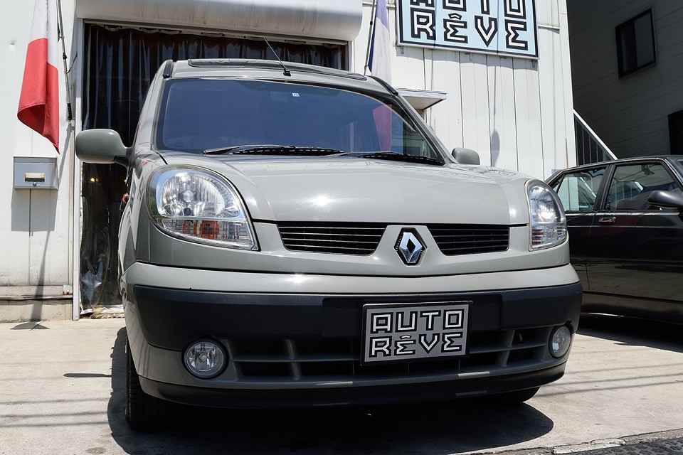 この旧カングーの最終2009年モデルと、デカングー2009年モデルでは、同じくらいの走行距離でも旧カングーの方がお値段高い！なんて逆転現象が起きているのも、やはりそういう理由なんでしょうね。