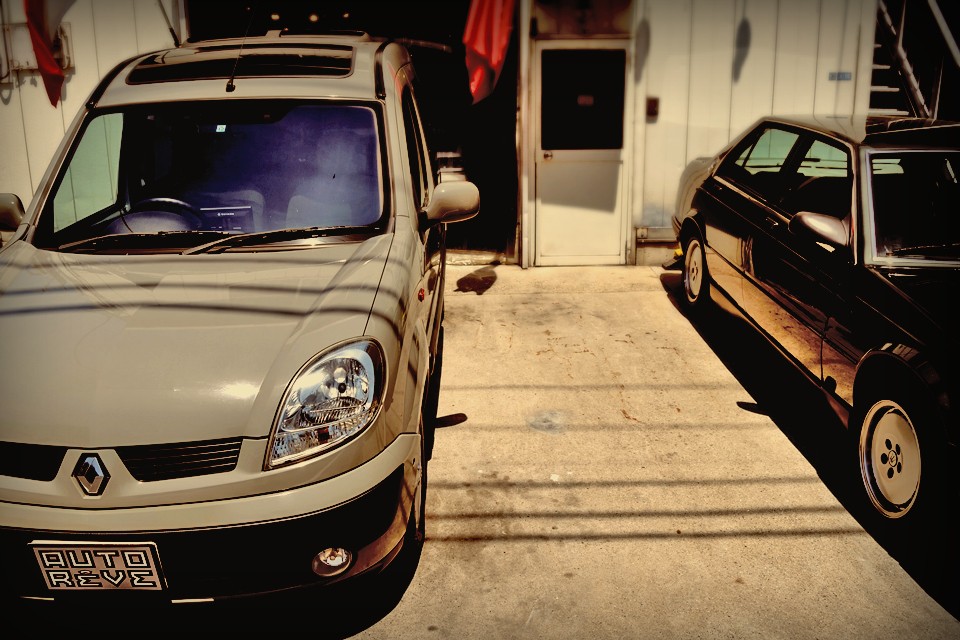 突然ですが、赤は情熱、青は清らか、黄色は活力、黒は信念、白は無と・・・色のイメージは人それぞれですが、グレーのイメージは？との問いに対する答えが、おそらく一番、千差万別なはず・・・。