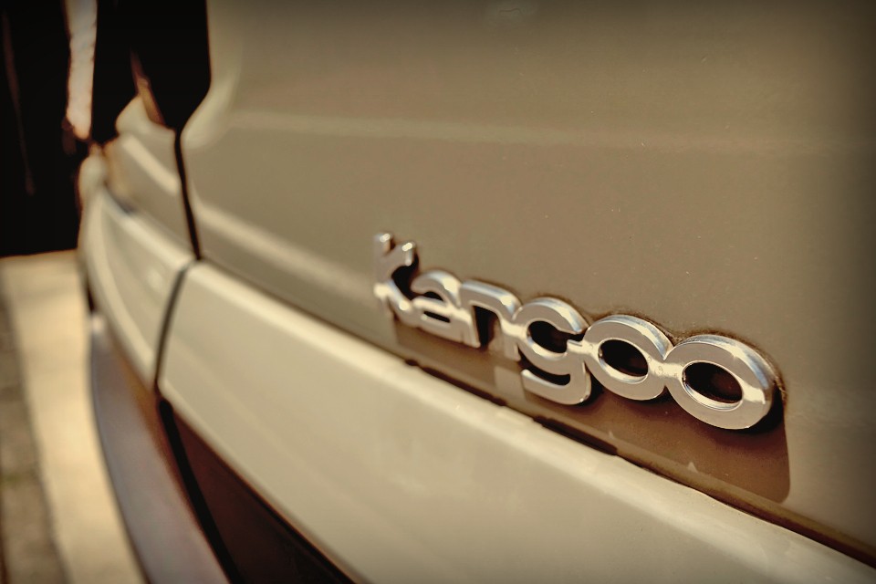 自分自身に忠実でストイックな「黒い生活」や、倫理こそがすべてという「白いルール」、家族が健康であれば、それだけで幸せという「黄色い時間」・・・。