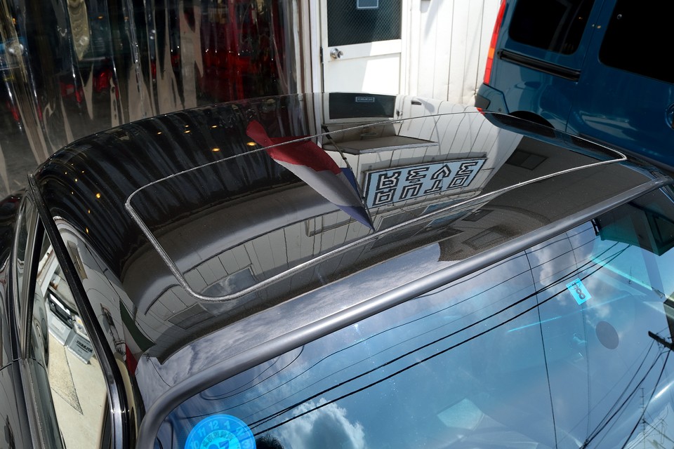 ルーフの状態も同様に美しい輝き！って言うか写り込み過ぎて、逆にボディが良く判らないんですけどっ！