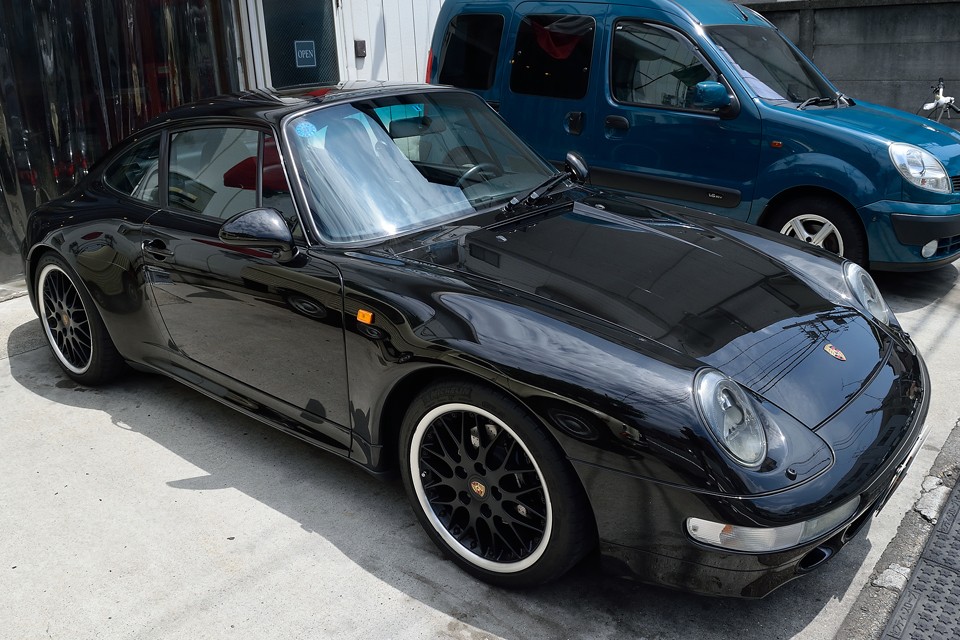 ・・・しかしながら・・・ポルシェを語るとき、ここまで書いてきたような「空冷エンジンが云々・・・」とか「RRだからドライビングは云々・・・」とか、そんな事では伝えられない何かがある気がしてならないのです。