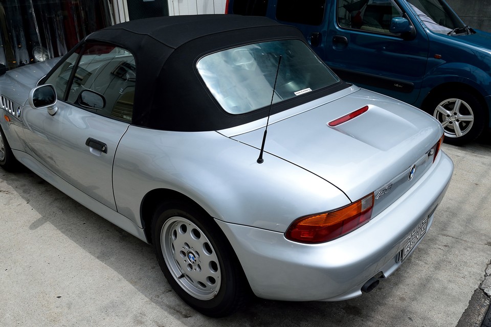 もちろん小キズ程度はありますが、酷いキズ、凹み、塗装ハゲ、色あせは見受けられません！これ、スゴイかも！