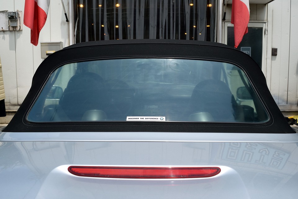 リアスクリーンには若干のすり傷はありますが、ほとんど気にならない程度です。これだけクリアーなら◎ですよね。