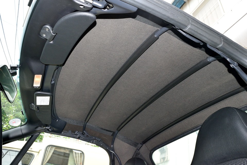 幌の内側も・・・やはりまだ新しい幌の様です。ペットやタバコの嫌な臭いもありません！