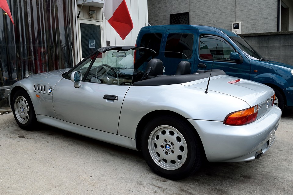 まさに「ロードスター」と言えるお手本のようなデザイン！ゴテゴテしてなく、軽快さを感じさせるボディデザインは秀逸！