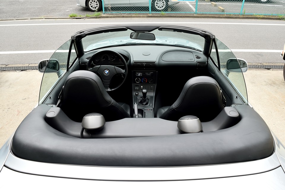 発売当時・・・いいなぁ、楽しそうだなぁ、気持ちよさそうだなぁ、って見とれていた後姿がコレです。