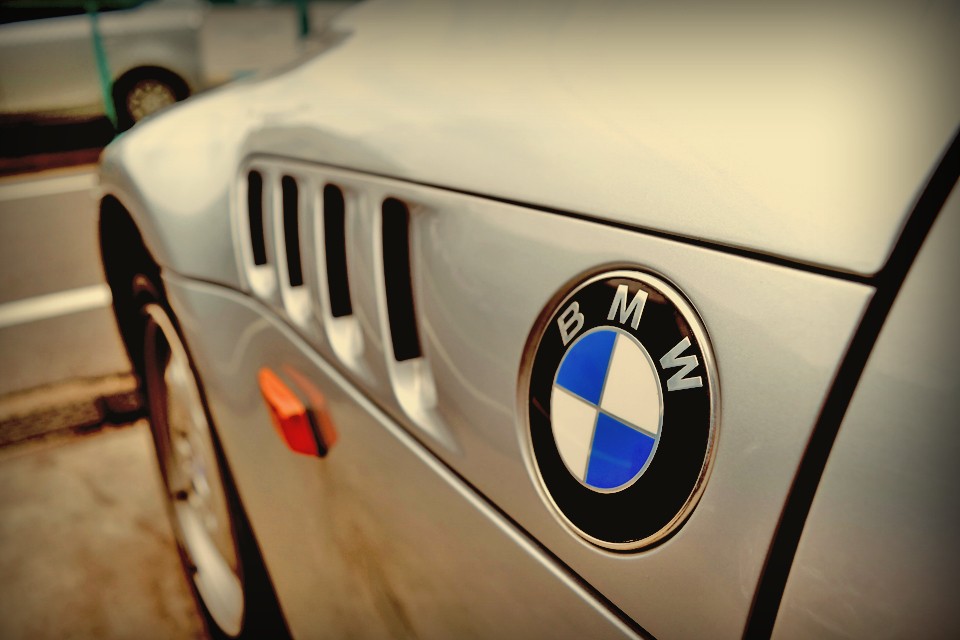 ロードスター・・・そう名乗るには、やはり何よりも軽快で、上品で、無駄のない流麗なボディで、スニーカーの様にやさしい乗り心地で、尚且つ、俊敏な運動性能でなければならないと思うのです。