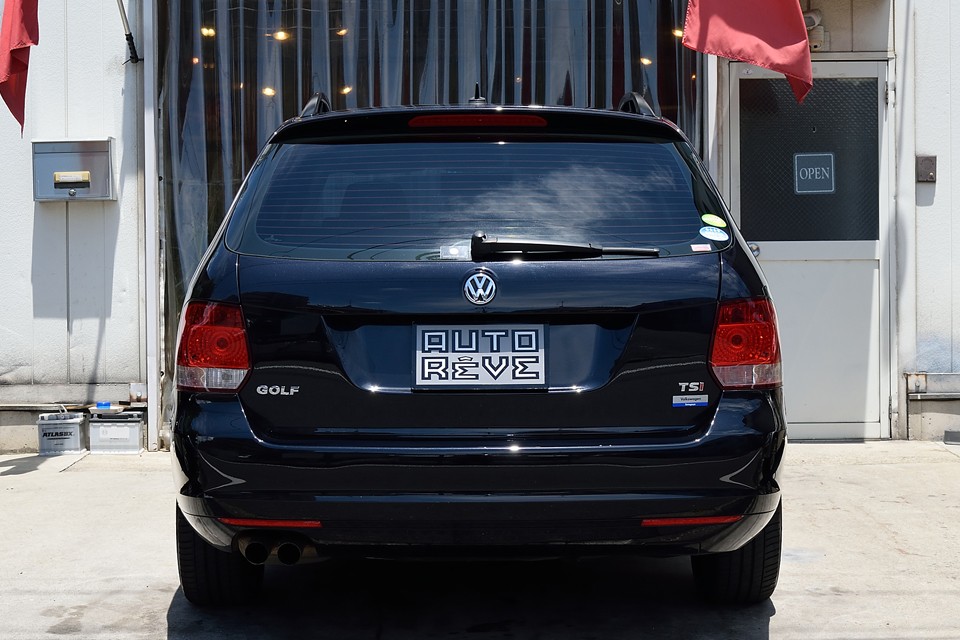 フロント以上に灰汁のないスッキリとしたデザインのリア周り。長く乗るにはこういうシンプルなものが結局いいんですよね。