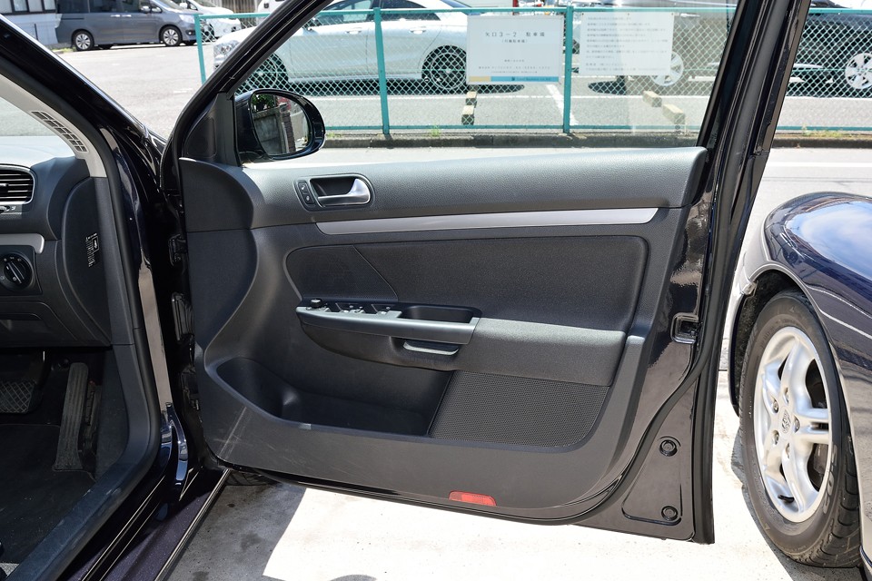 直接、手の触れるドア内側も目立つ汚れは無く、清潔な印象です！