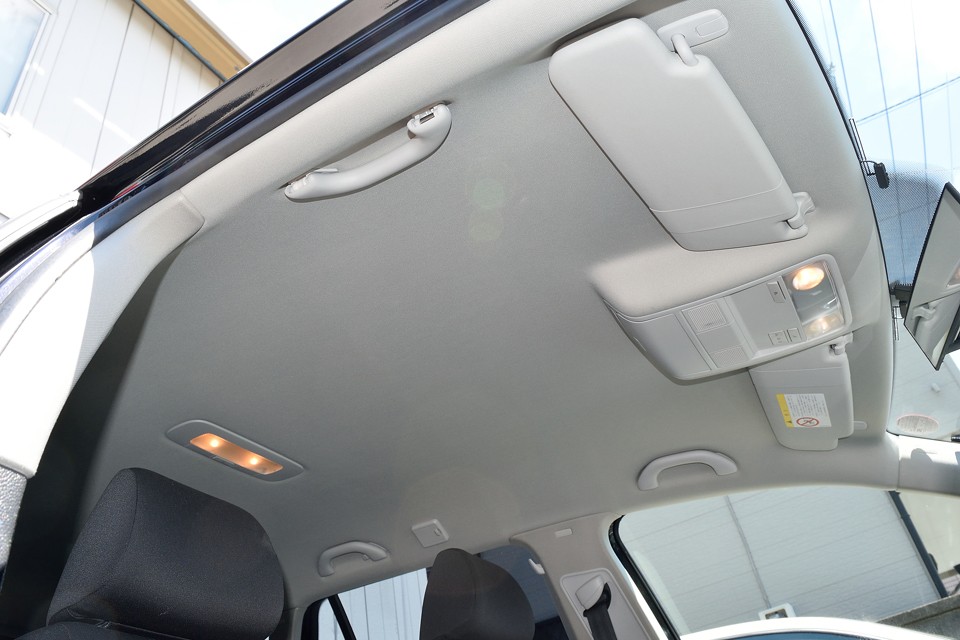 汚れが目立ちやすい白い天張りですが、とっても清潔！もちろん、タバコやペットの嫌な臭いもありませんのでご安心を！