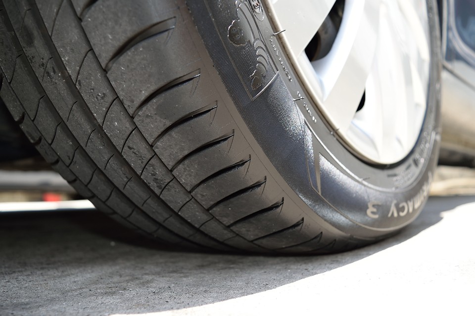 タイヤ残溝も7分山というところでしょうか。当分交換の必要はなさそうですね。こういうとこ結構大事！