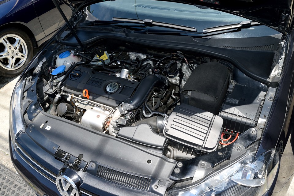 最高出力122ps(90kW)/5000rpm、最大トルク20.4kg・m(200N・m)/1500～4000rpmを発生する1400cc、直列4気筒DOHC16バルブICターボ 付エンジン！1400ccでこのスペック・・・凄すぎます。
